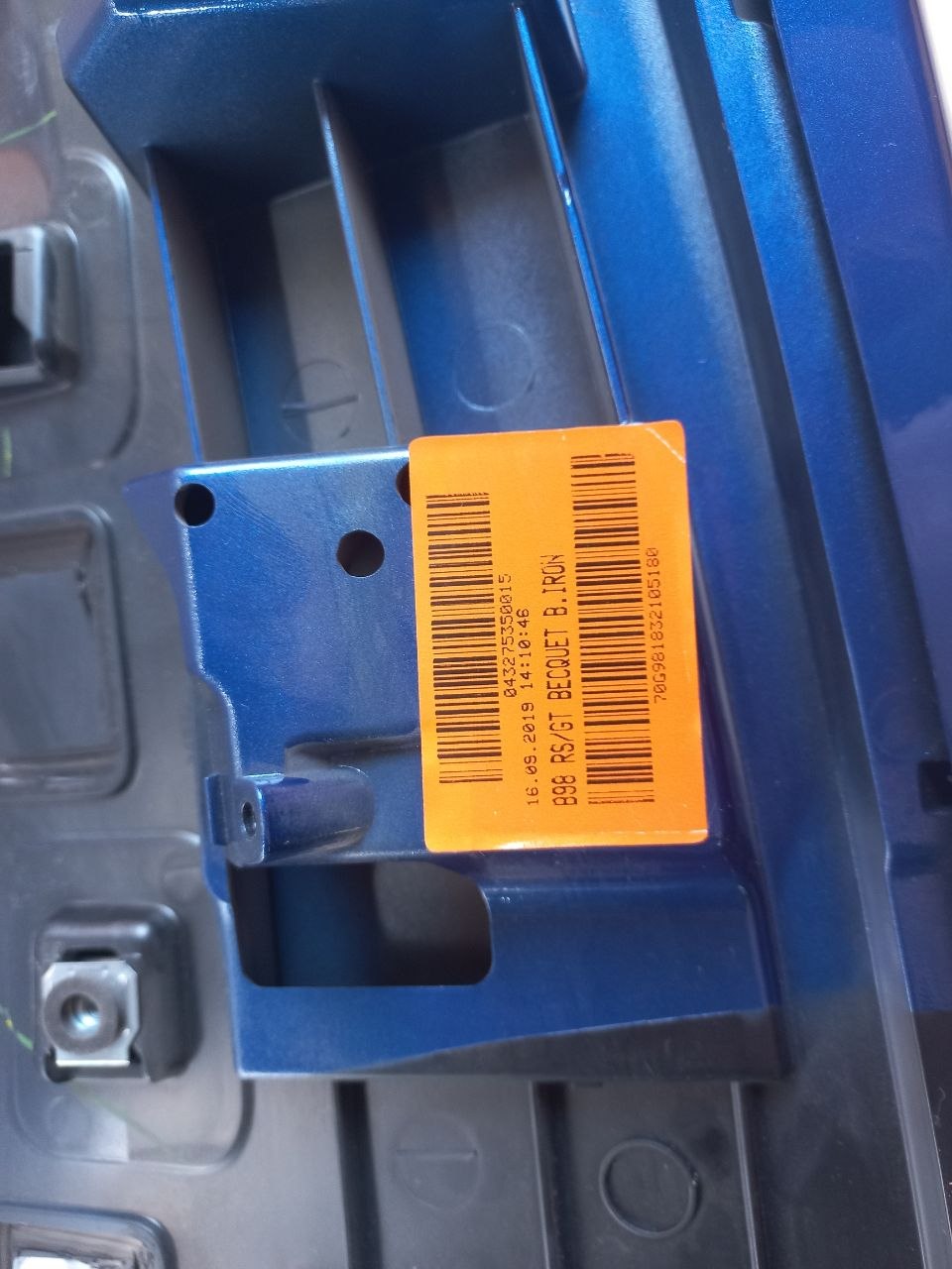 Becquet arrière Clio 4