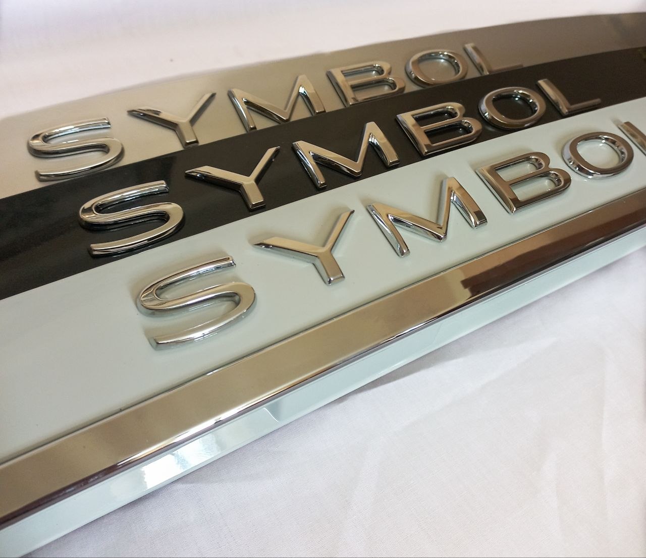 Bandeau porte coffre Symbol (L46 Sans Camera)